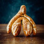Clitzel : Bretzel vegan en forme de clitoris - Charlie Cocotte - Photographe culinaire