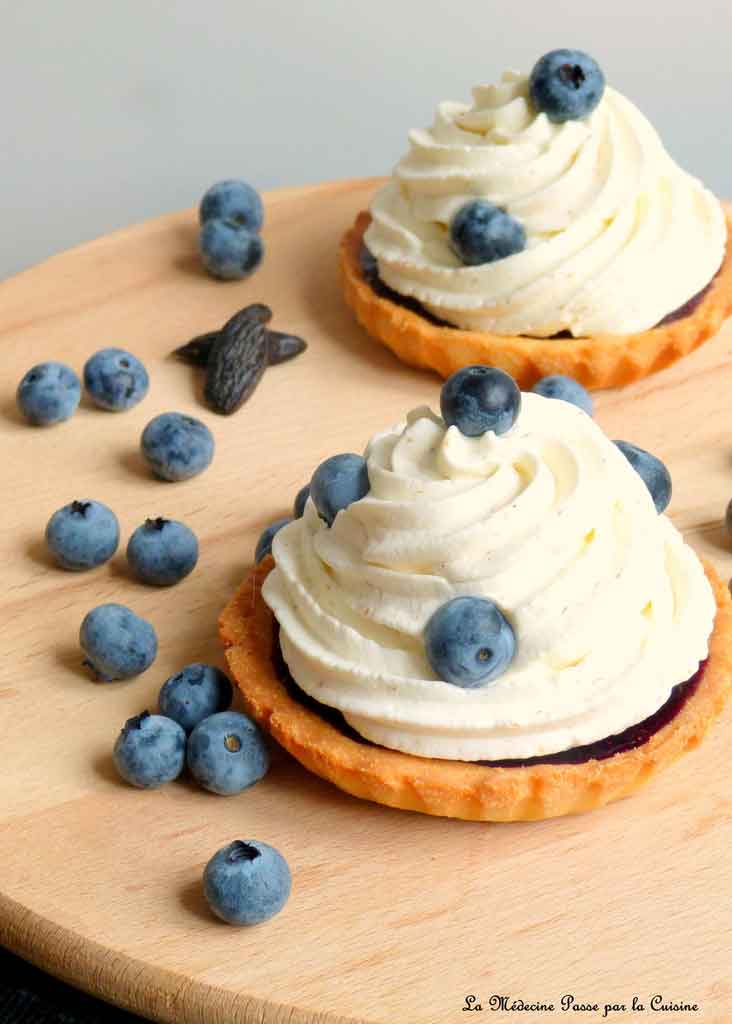 Tartelettes myrtille et chantilly tonka, par La médecine passe par la cuisine